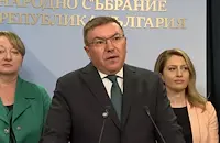 ГЕРБ внася законопроект за забрана на социалните мрежи за деца