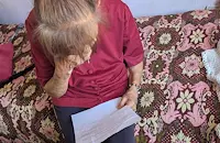 Гонят жена от дома ѝ, защото хранела котки пред блока