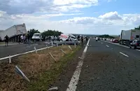 ТИР помете две коли на магистрала „Тракия“