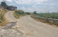 Задържаха чиновник след съмнителни пътни ремонти в Кърджали