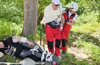 Куче и дрон търсиха "пострадали" край крепостта Червен