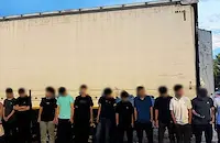 Заловиха 15 мигранти в камион край Дунав мост