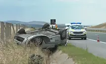 Кола се обърна по таван на магистрала „Тракия“