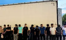 Заловиха 15 мигранти в камион край Дунав мост