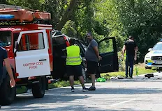 ГДНП Бусът е навлязъл в насрещното движение камионът е опитал