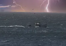 Температурата на морската вода е около 26 градуса а вълнението
