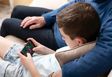 Тежестта върху шията достига до 27 килограмаЕкраните и съвременните дигитални
