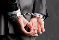 Служителите са задържани в момент на получаване на подкупДвама инспектори