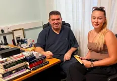 Моника Младенова получи сумата вместо цветя за празникаОсемнадесетгодишната Моника Младенова