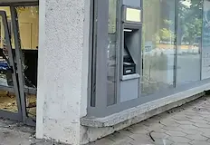 Извършителите са искали да откраднат банкоматаДвама души са арестувани след