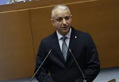 Партията предлага устройствата с бутони да останат разрешени в училищеДепутати