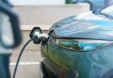Делът на електромобилите достига рекордните девет процентаВсяка десета новорегистрирана кола