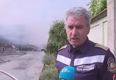 Огнеборци гасят ръчно големия пожар в отпадъциПовече от шестнадесет часа