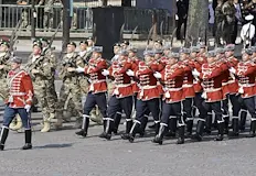 Български гвардейци маршируваха за празника на ФранцияМинистър председателят Румен Радев