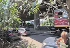 Композицията спря аварийно заради навлизане в габаритаВлакова композиция бе принудена
