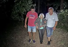 Белгийска овчарка намери възрастната жена в горатаСпасителни кучета от екипа