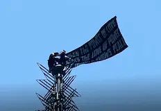 Любители на силните усещания преодоляха охраната на емблематичния небостъргачДвама любители