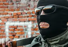 Заповед разрешава обиски на лица без основателни подозренияПолицията в английския