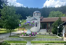 Манастирският комплекс привлича огромен брой български и румънски поклоннициВ петък