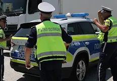 Трафикът се осъществява двупосочно само в едната лентаКатастрофа затруднява сериозно