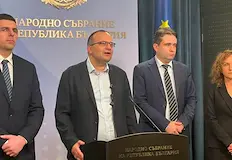 Високият дефицит тласка страната към опасна дългова спиралаНародни представители от