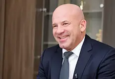 Новият екип заема постовете си след поредната чисткаСпортният министър Енчо