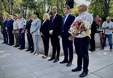 Церемонията се състоя пред паметника на Апостола в Парка на