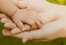 Институциите пазят процедурите а не интереса на детето твърдят от