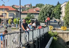 Продължава акцията по освежаване на градската среда в БялаСлужители на