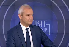 Лидерът на Възраждане критикува политиката на Румен РадевЛидерът на Възраждане