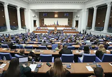 Депутатите одобриха на първо четене макрорамките на ДОО и НЗОК