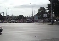 Четирима души пострадаха при сблъсъка на оживеното кръстовищеВерижна катастрофа с