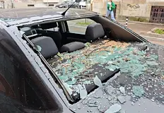 Полицията издирва извършителя на вандалския актНеизвестен извършител е счупил задното