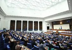 Финансовата рамка залага рекордни разходи и по високи осигуровкиНародното събрание