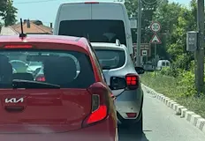Движението в района се осъществява само в една лентаПолагането на