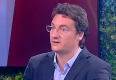 Управляващите оставят важните реформи за есенния сезонУправляващите в страната правилно
