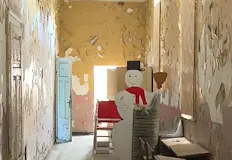Не ни трябват пари дарете ни материали ние имаме хора