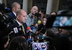 България не дава оръжие и пари за УкрайнаБългарският президент Румен