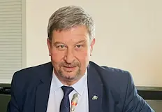 Синдикат критикува плановете за по дълга учебна годинаСиндикат Образование към