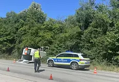 Спешният екип пътувал към столичната болница ПироговЛек автомобил е блъснал