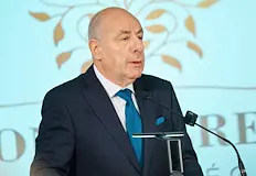 Партията на премиера Петер Мадяр променя конституциятаУнгарският парламент прие конституционна