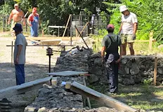 Разкопките през 2006 година разкриват останки от сградата на щаба
