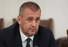 Транспортният министър критикува заплатите в държавните дружестваПътищата в България приличат