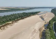 Оголени наноси край Свищов и Белене застрашават трафикаНиските водни стоежи