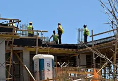 Властите забраняват работата на открито между 13 00 и 17