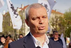 Нападението става ден след протеста срещу американските самолети в БезмерПартийният