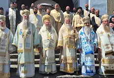 Тържествена литургия събра висши духовници в румънския манастир Рождество Богородично