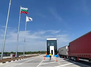 Румънски тираджия опита да прегази граничари на буферния паркинг в Русе