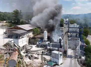 Загасиха пожара в асфалтовата база край Русе