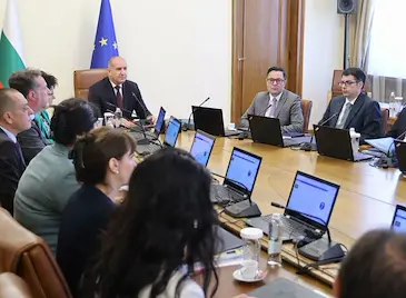 Румен Радев: Пътищата ни са бойно поле заради кражби от асфалт
